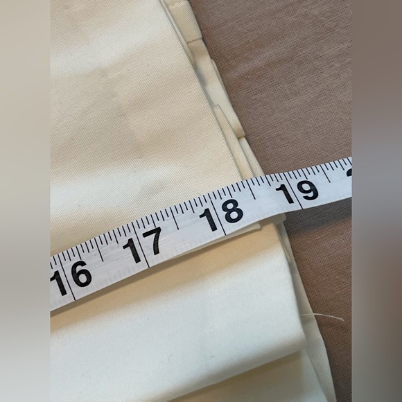 Alice + Olivia Cream Mini Skirt with Black Belt - Picture 4 of 8